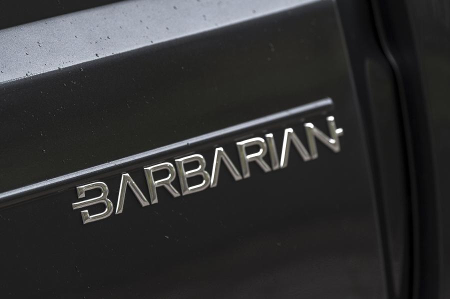  Mitsubishi Shogun SWB Barbarian 2015 года  (фото 17 из 22)